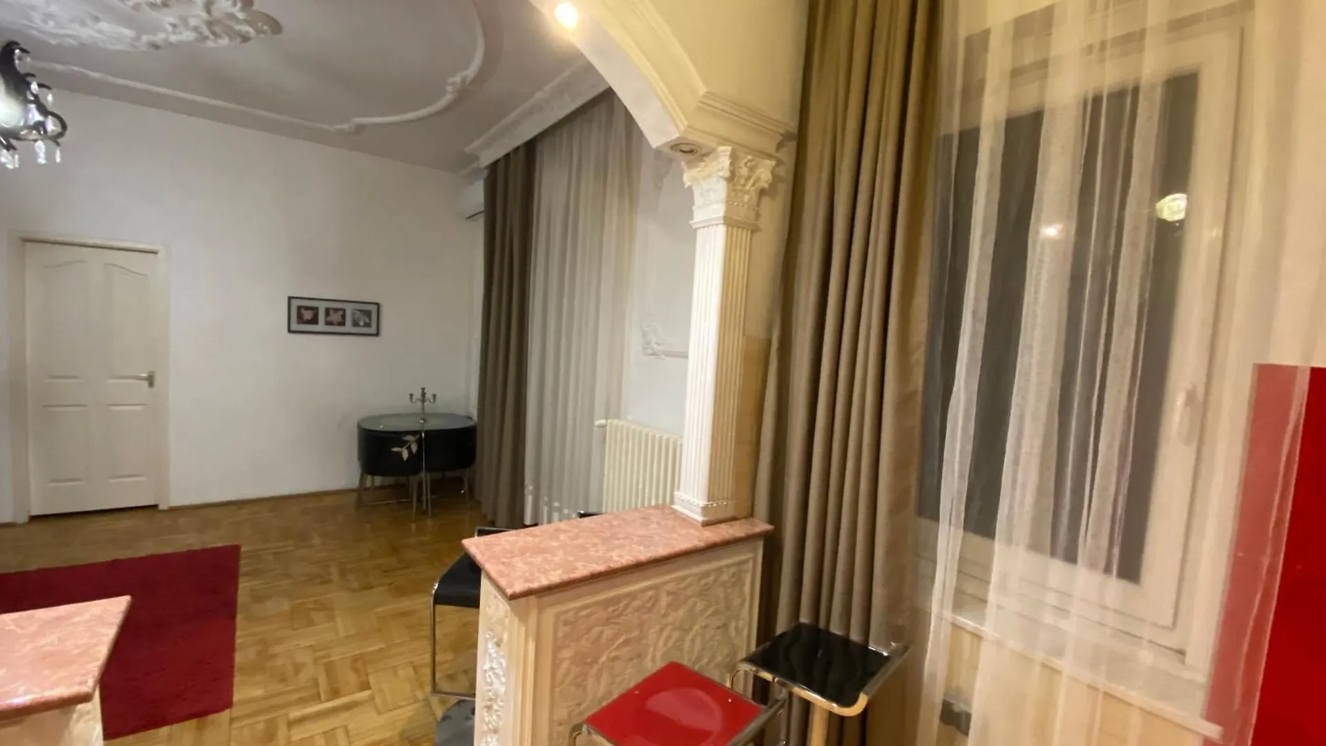 Apartment Heart Of The City 2 Bedrooms, Living Rooms, Bathrooms, With Ac Budapest
