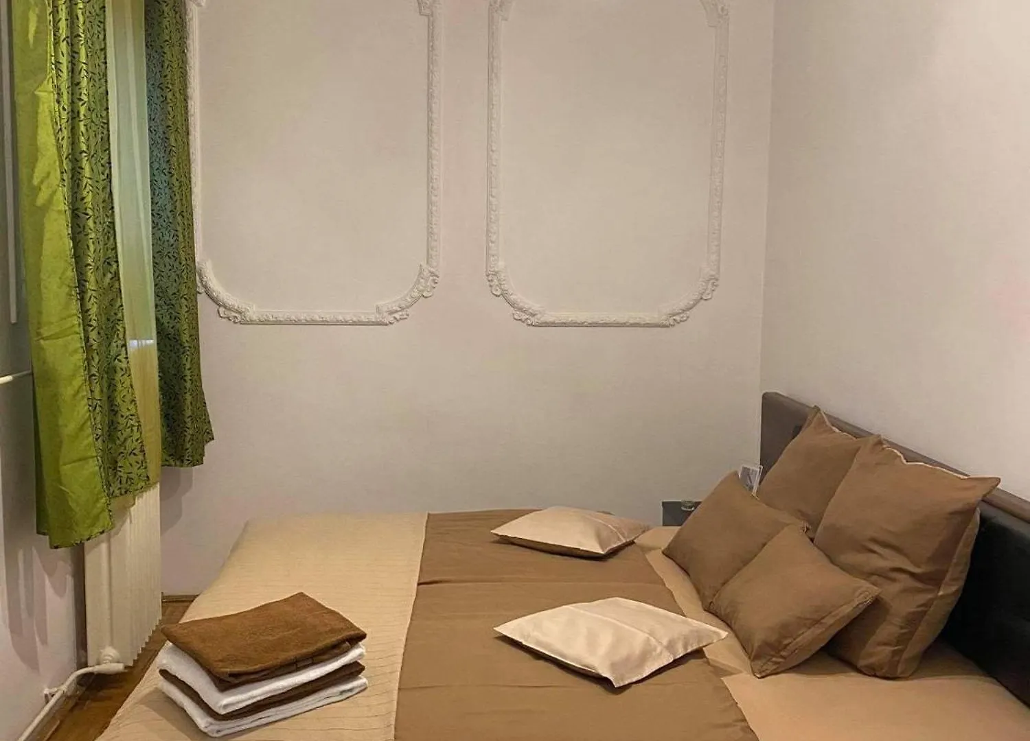 Heart Of The City 2 Bedrooms, Living Rooms, Bathrooms, With Ac Budapest